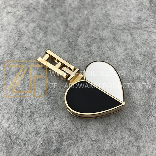 Lovely Heart Shape Strap Screwed Connectors to Dress Up the Bags