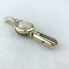 Handbag Strap Connectors Feather-Shape Large Pearl Decorative Bag Clip